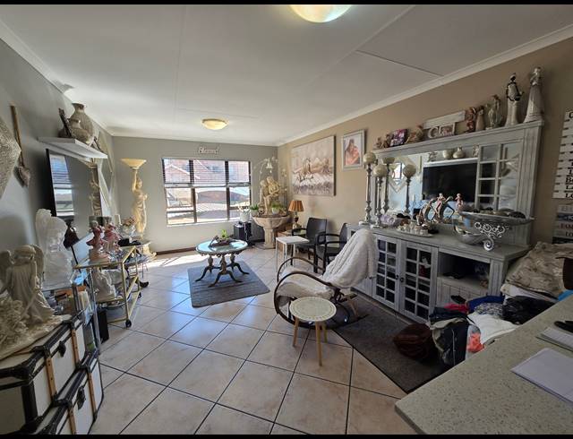 3 BEDROOM SECTIONAL TITLE FOR SALE IN SOUTH CREST